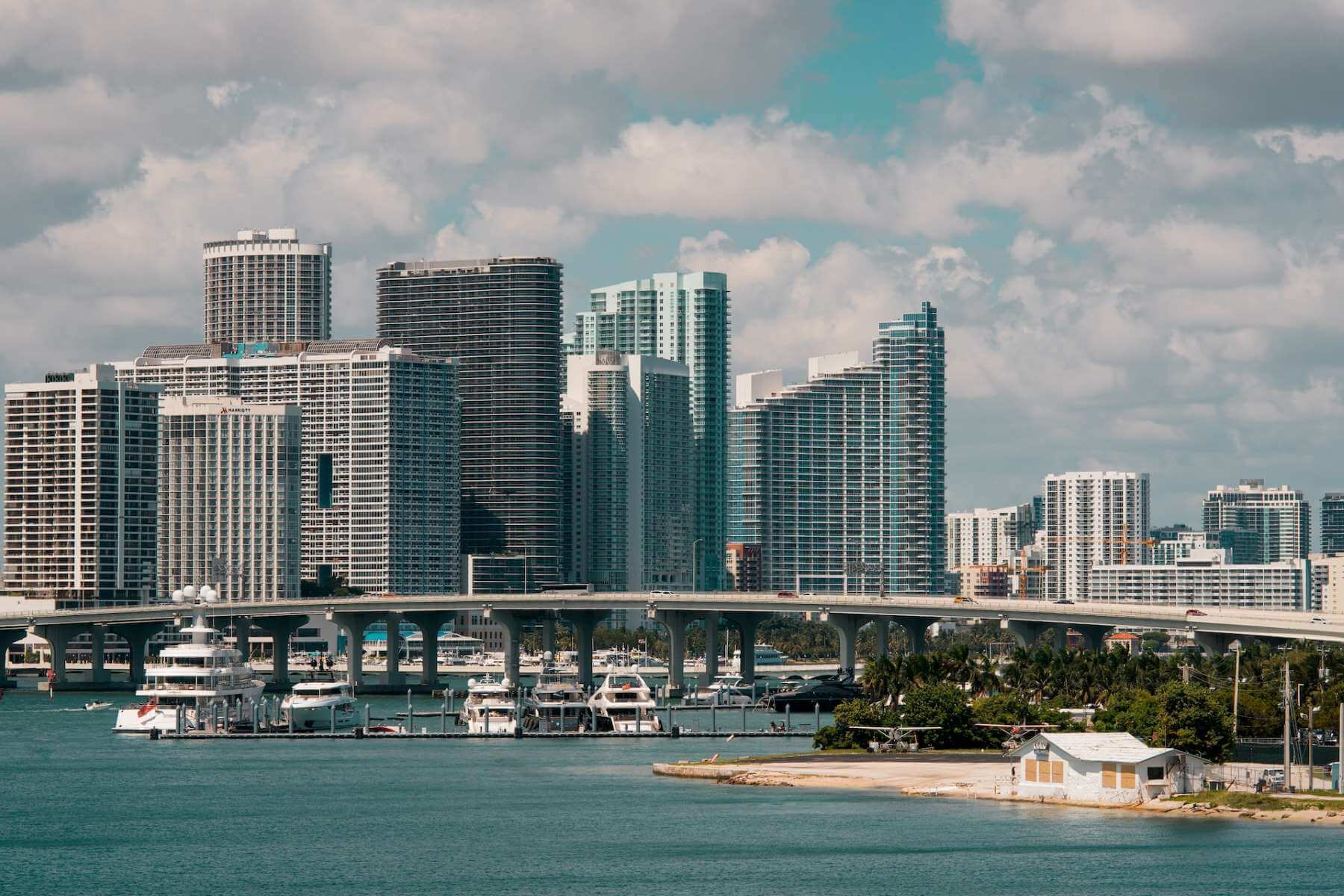 Miami Skyline - Salsa Miami